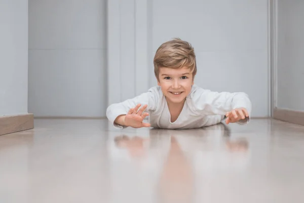 Happy Boy Crawling Having Fun Parquet Floor Home — Φωτογραφία Αρχείου
