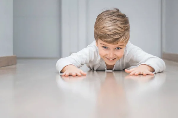 Happy Kid Crawling Floor Having Fun Hallway — Φωτογραφία Αρχείου