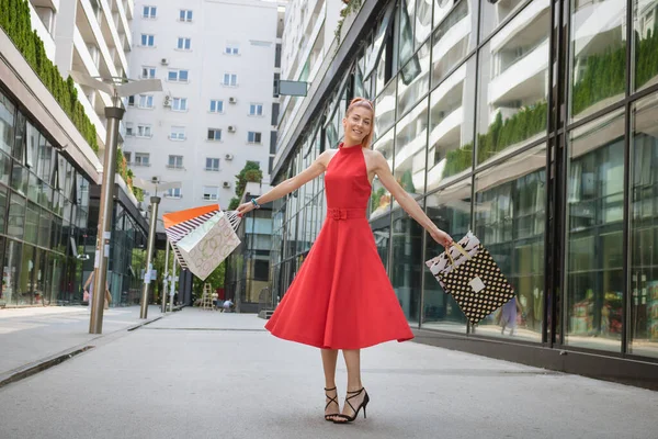 Beautiful Woman Red Dress Holding Shopping Bags Having Fun Street — ストック写真