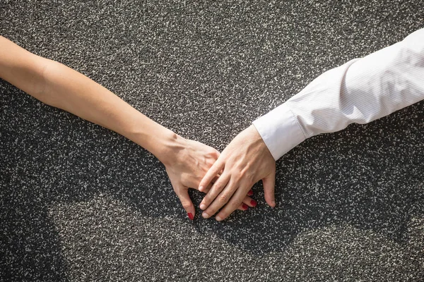 Couple Holding Hands Grey Wall — Φωτογραφία Αρχείου