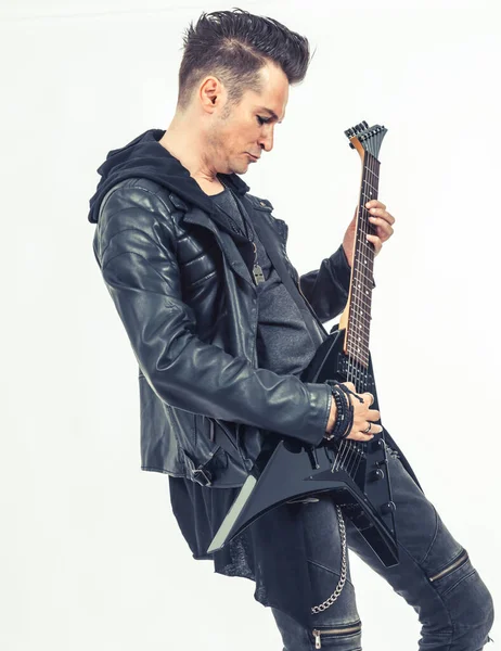 Пристрасний Гітарист Грає Електричній Гітарі Білому Тлі — стокове фото