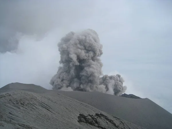 Έκρηξη Του Ηφαιστείου Semeru Στο Νησί Της Ιάβας Στην Ινδονησία — Φωτογραφία Αρχείου