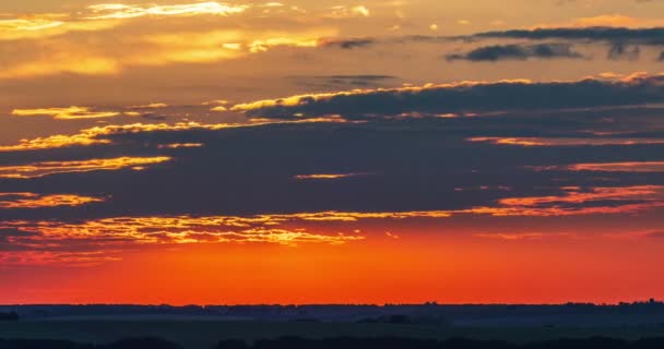 Huge Bright Sun Red Glow Sets Clouds Horizon Sunset Time — Stok video