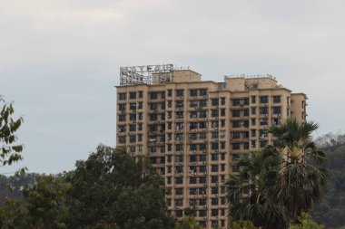 Mumbai, Maharashtra, Hindistan, 13 Kasım 2021: Vikhroly, Mumbai 'deki Mayfair Hillcrust apartmanı.