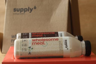 Bangalore, Karnataka, Hindistan, 16 Kasım 2021: Alternatif içecekler, altı tedarik ederek yenilikçi bir gıda seçeneği. Tedarik 6 Bangalore, Hindistan 'da.