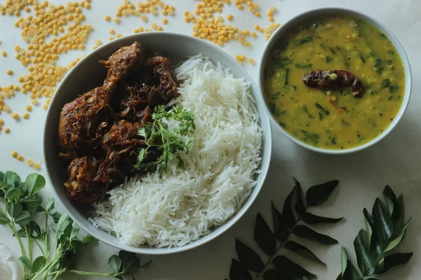 Kerala Style Dry Chicken Roast Lentil Curry Prepared Fenugreek Leaves — Stock Photo, Image