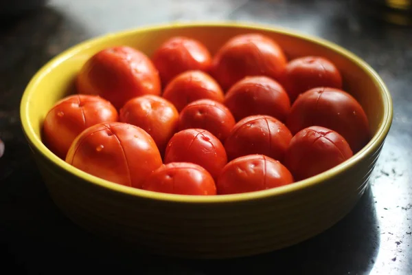 Tomates Divididos Prontos Para Manter Dentro Forno Para Fazer Macarrão — Fotografia de Stock