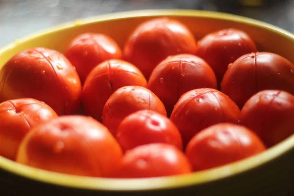 Gesplitste Tomaten Klaar Oven Houden Voor Het Maken Van Rode — Stockfoto
