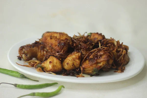 Asado Pollo Pollo Preparado Estilo Kerala Con Cebollas Tomates Especias — Foto de Stock