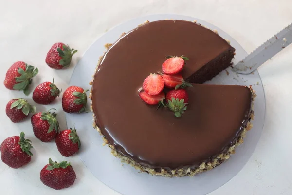 Chocolate Cake Chocolate Ganache Topped Walnut Fresh Strawberries Shot White — Stock Photo, Image