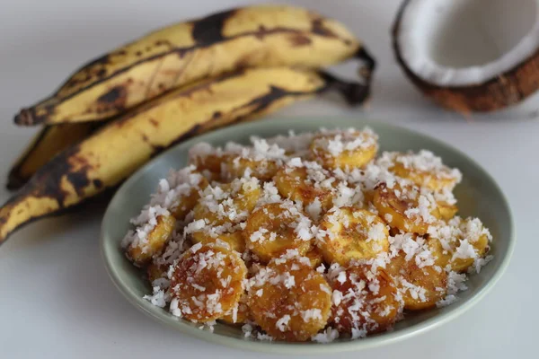 Ghee Torrado Fatias Banana Madura Mergulhado Mistura Açúcar Coco Lanche — Fotografia de Stock