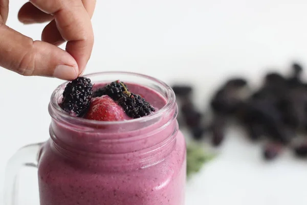 Mixed Berry Smoothie Thick Creamy Smoothie Made Fresh Strawberry Mulberry — Stock Photo, Image