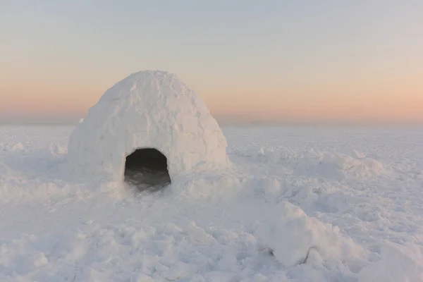 Iglú Nieve Invierno Atardecer Embalse Novosibirsk Rusia —  Fotos de Stock