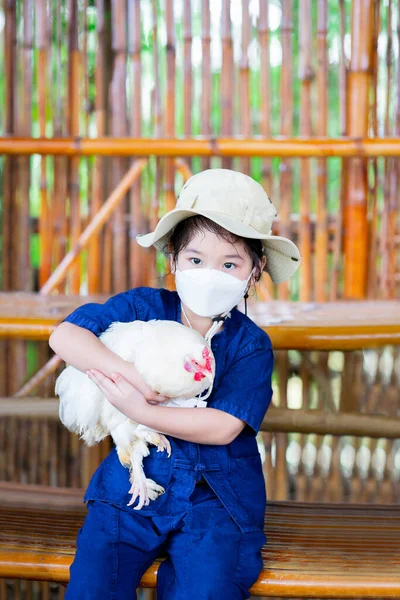 Porträt Eines Jährigen Mädchens Besucht Einen Biobauernhof Kinder Versuchen Das — Stockfoto