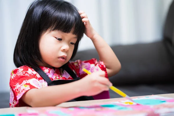 Anak Menggaruk Kepalanya Karena Gatal Anak Anak Belajar Seni Anak — Stok Foto