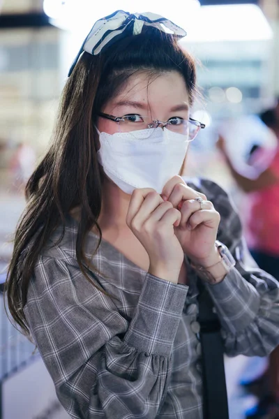 Εργαζόμενες Γυναίκες Φοράνε Άσπρη Μάσκα Προσώπου Πρόληψη Της Εξάπλωσης Των — Φωτογραφία Αρχείου