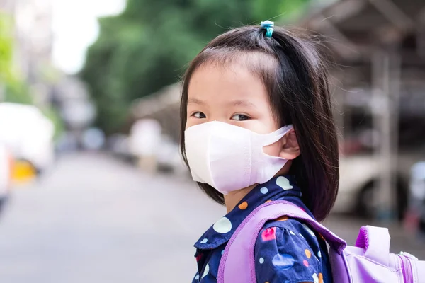 Retrato Niño Años Estudiante Escuela Causa Verano Niña Usando Mascarilla —  Fotos de Stock