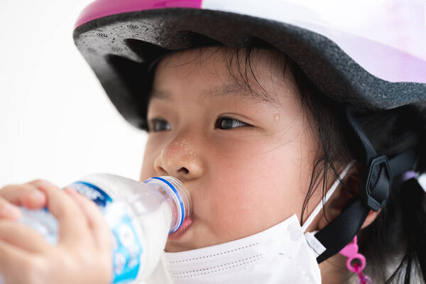 Closeup Asian Kid Girl Drinking Plastic Bottle Due Heat Exhausting Royalty Free Stock Photos