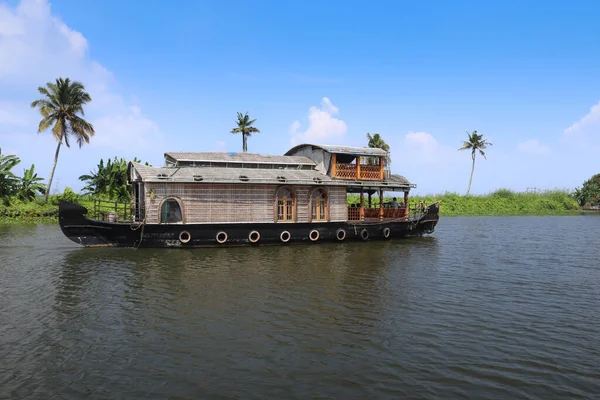Παραδοσιακό Πλωτό Σπίτι Κεράλα Όμορφα Backwaters Στην Alleppey Πολιτεία Κεράλα — Φωτογραφία Αρχείου