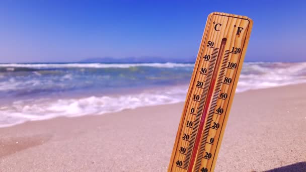 暑い夏の日の温度計は地球温暖化を思い出させる — ストック動画
