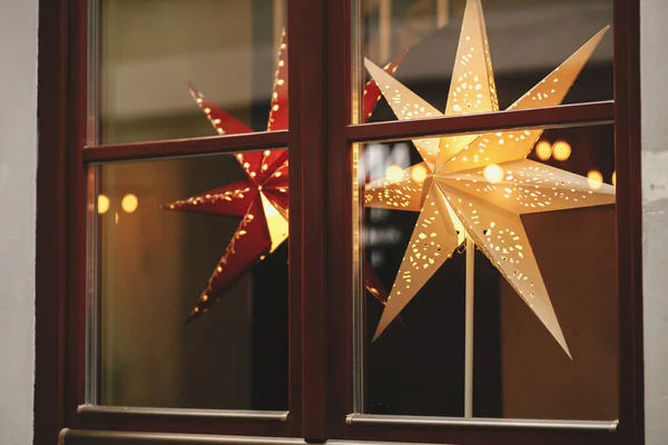 Stijlvolle Kerst Sterren Het Raam Decoraties Van Het Gebouw Winkels — Stockfoto