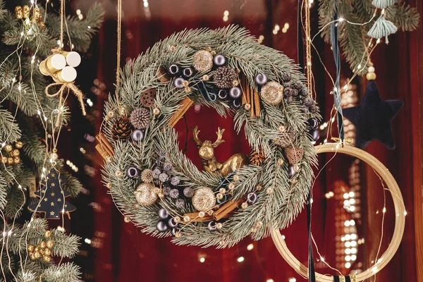 Stylish Modern Christmas Wreath Branches Ornaments Lights Evening Atmospheric Magic — Stock Photo, Image