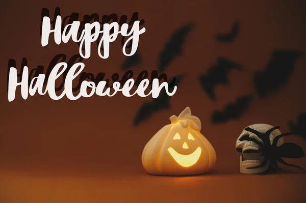 Happy Halloween Znak Tekstowy Świecące Jack Dekoracji Dyni Latarni Czaszki — Zdjęcie stockowe
