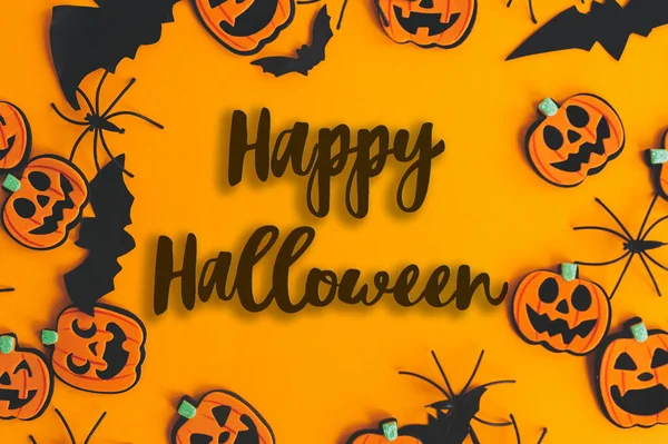 Happy Halloween Tekstbord Pompoenen Jack Lantaarns Spinnen Vleermuizen Frame Plat — Stockfoto