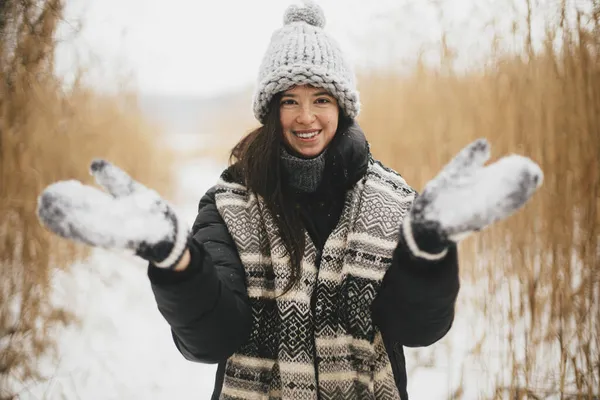 Stylish Happy Woman Throwing Snow Knitted Gloves Background Winter Park — Stock Photo, Image