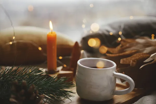 Vacaciones Invierno Hygge Taza Caliente Cama Blanda Con Estrellas Navidad —  Fotos de Stock