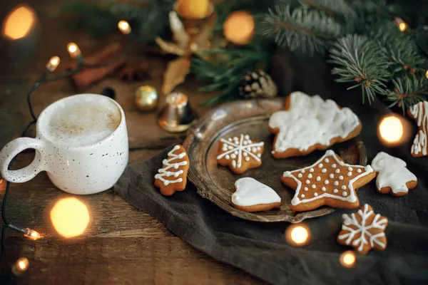 Christmas Gingerbread Cookies Coffee Stylish White Cup Fir Branches Warm — Stock Photo, Image