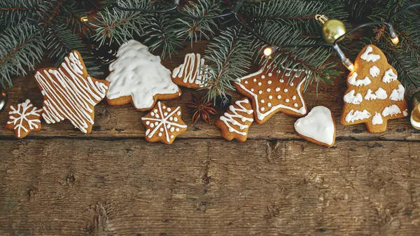 Karácsonyi Zászló Karácsonyi Mézeskalács Sütik Fenyő Ágak Meleg Fények Rusztikus — Stock Fotó