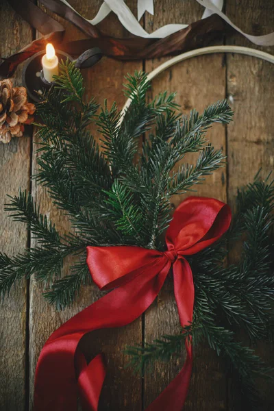 Modern Christmas Wreath Flat Lay Minimalistic Wreath Fir Branches Wooden — Stock Photo, Image