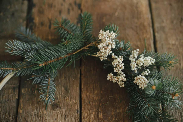 Making Modern Christmas Wreath Minimalist Boho Wreath Fir Branches Herbs — Stock Photo, Image