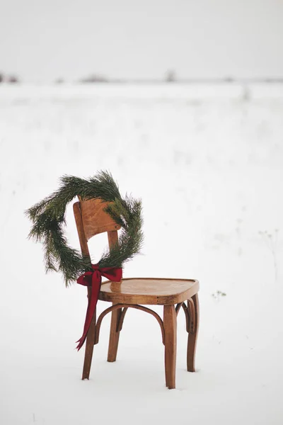 Joyeux Noël Couronne Noël Sur Chaise Rustique Dans Champ Hiver — Photo
