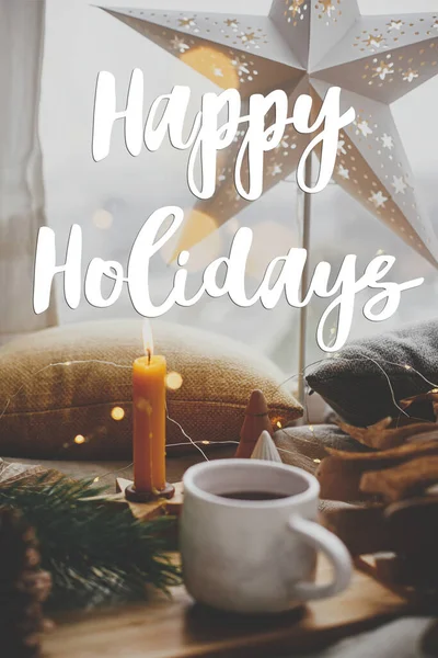 Boldog Ünnepeket Szöveg Megvilágított Karácsonyi Csillag Meleg Csésze Tea Karácsonyi — Stock Fotó