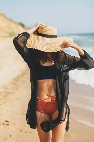 Beautiful Carefree Woman Walking Sandy Beach Sea Waves Relaxing Summer — Stockfoto