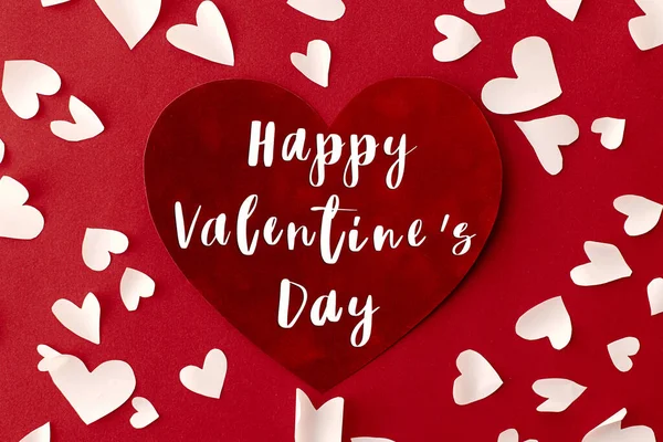 Gelukkige Valentijnsdag Tekst Stijlvolle Harten Rode Achtergrond Plat Lay Gelukkige — Stockfoto
