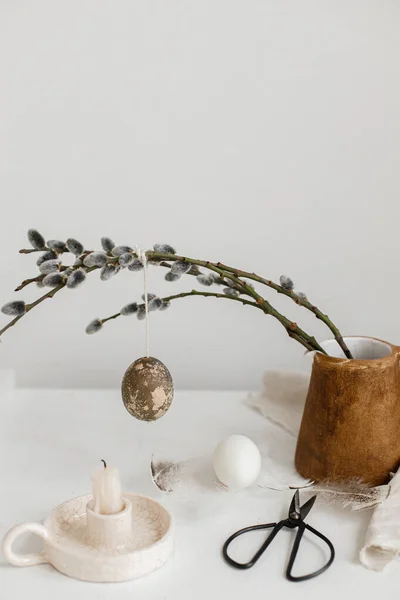 Feliz Pascua Naturaleza Muerta Rústica Pascua Huevos Pintados Colgando Ramas — Foto de Stock