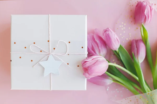 Boldog Nőnapot Március Boldog Anyák Napját Rózsaszín Tulipán Csokor Ajándék — Stock Fotó