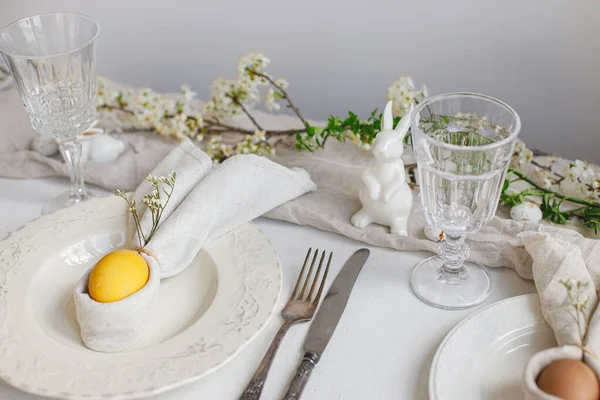 Easter Egg Bunny Napkin Plate Cutlery Bunny Spring Flowers Rustic — Stock Photo, Image