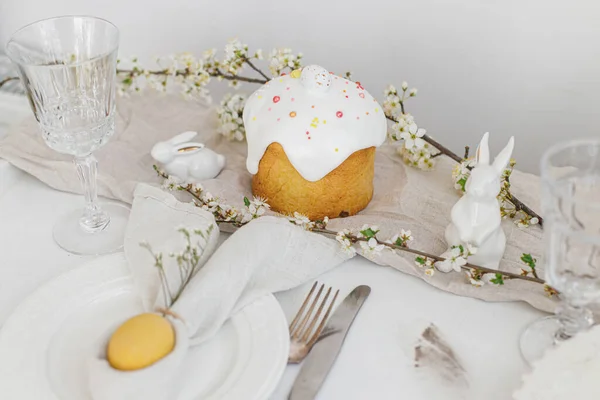 Elegante Mesa Brunch Pascua Pastel Pascua Moderna Huevo Servilleta Conejo — Foto de Stock