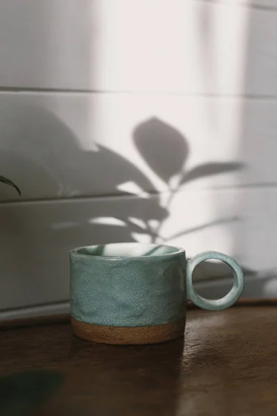 Stylish Cup Sunlight Rustic Background Modern Ceramic Minimalist Cup Wooden — Stock Photo, Image