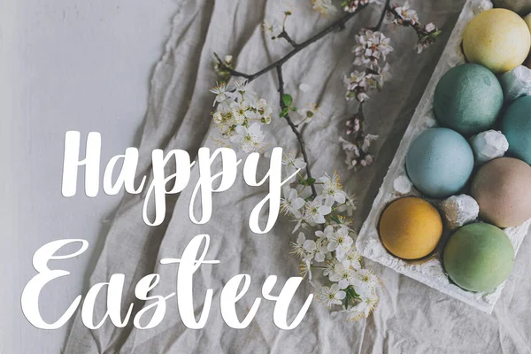 Великоднем Вітальна Листівка Щасливий Великодній Текст Стильні Великодні Яйця Вишневі — стокове фото