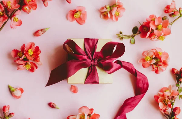 Happy Mothers Day Women Day Stylish Gift Box Flowers Pink — Stock Photo, Image
