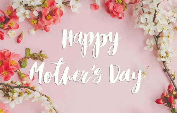 Щасливий День Матері Щасливі Матері День Текст Червоні Квіти Вишневі — стокове фото