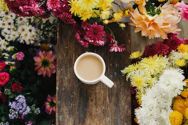Warm Cup Coffee Beautiful Autumn Flowers Rustic Wooden Background Flat — Stockfoto