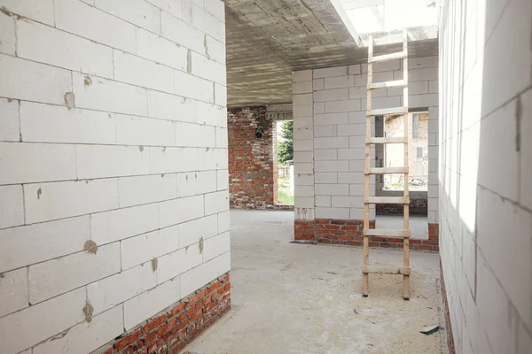 Unfinished House Aerated Concrete Blocks Wall Windows Doorways Concrete Floor — Stockfoto