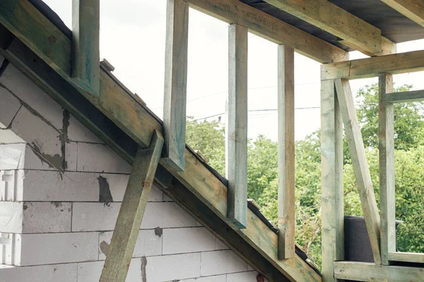 Unfinished Attic Wooden Roof Framing Vapor Barrier Dormer Windows View — Stock Photo, Image