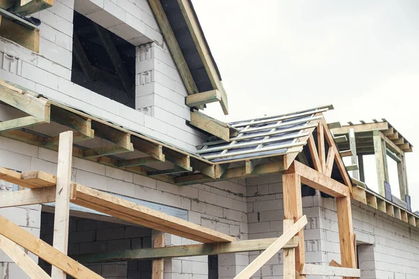 Unfinished House Wooden Roof Framing Vapor Barrier Dormer Block Walls —  Fotos de Stock